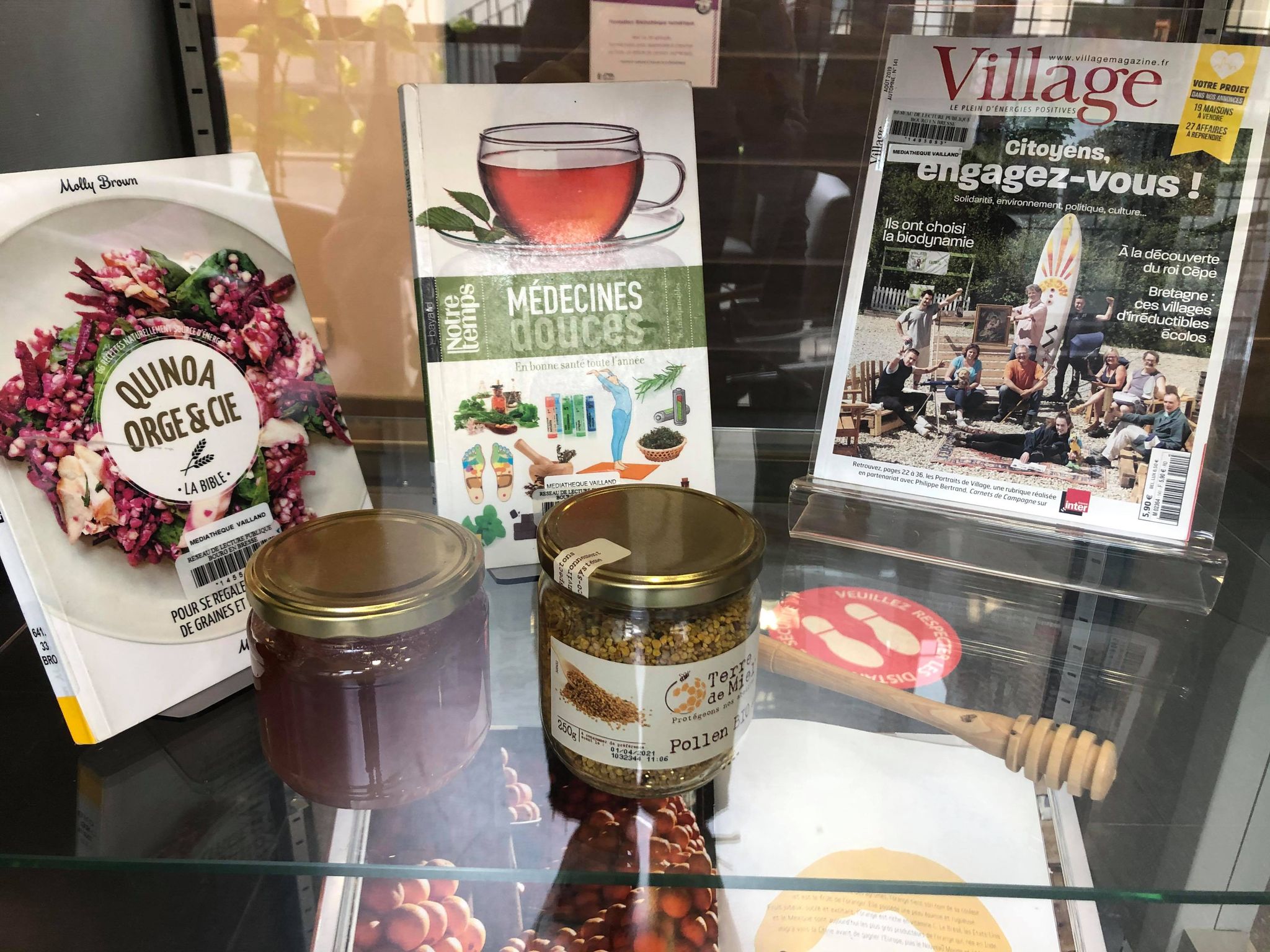 Vitrine BU Exposition Semaine du "Bien Manger"