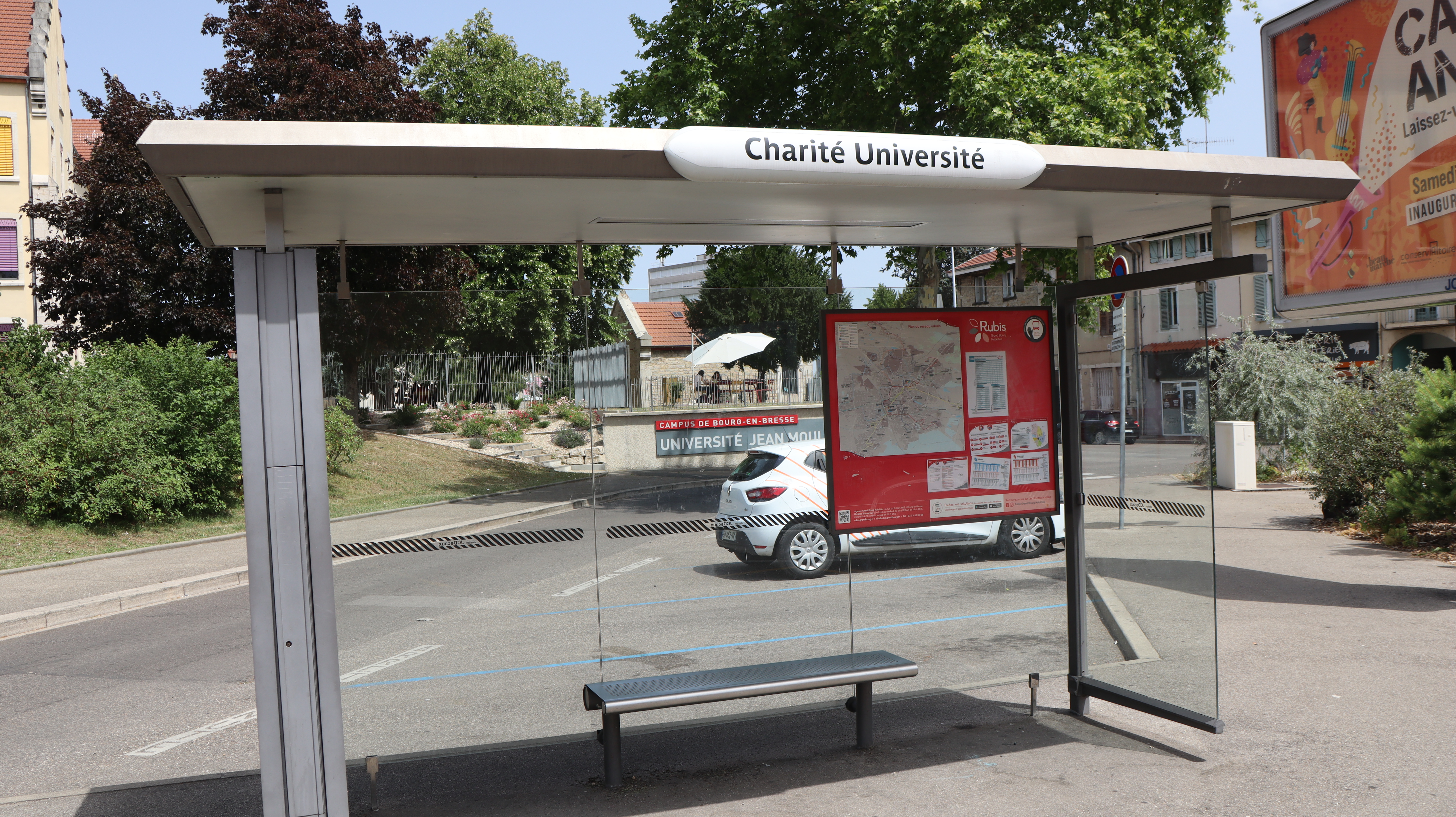 Arrêt de bus charité