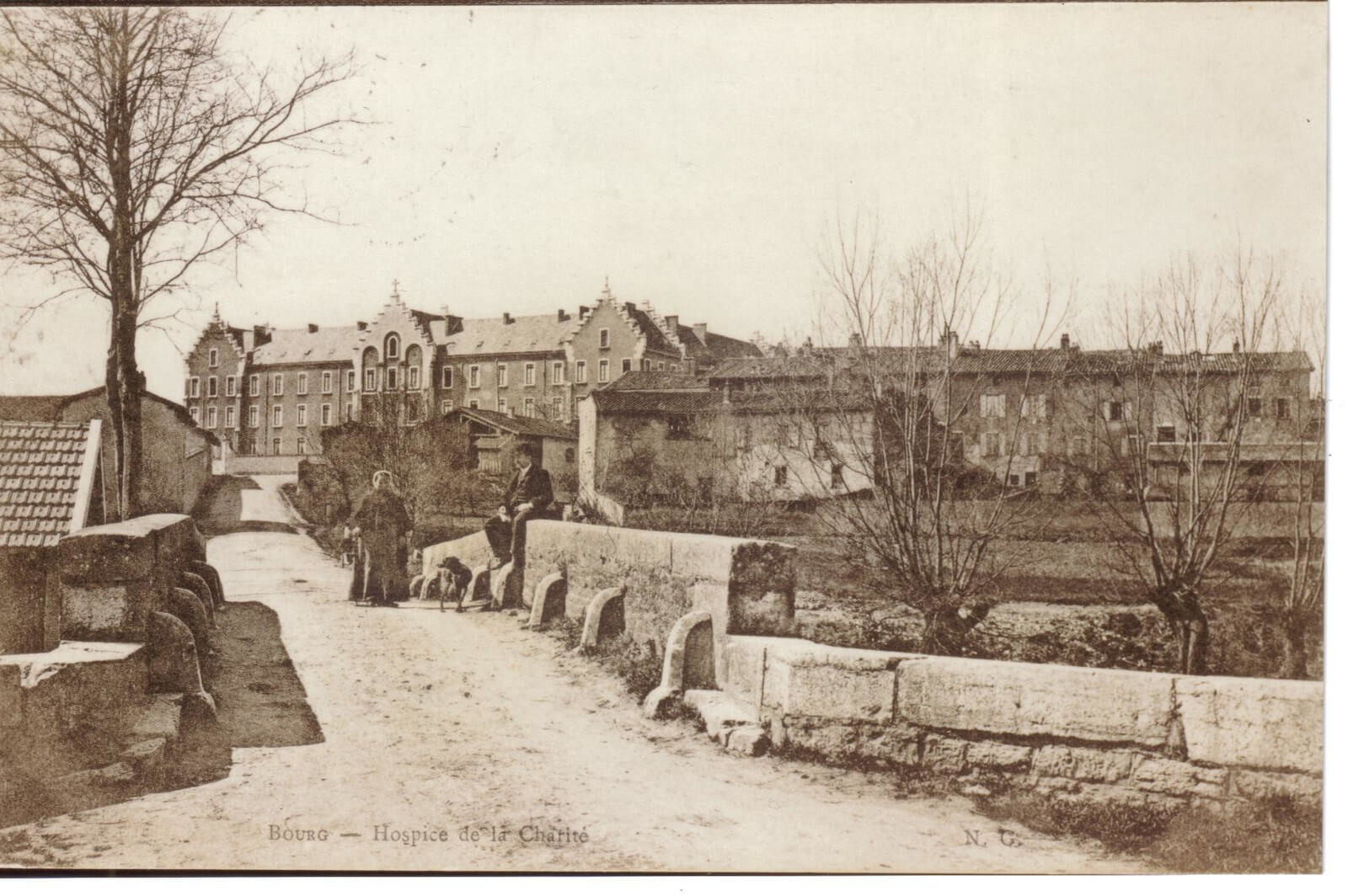 Ancienne charité, devenu le Campus de Bourg-en-Bresse.